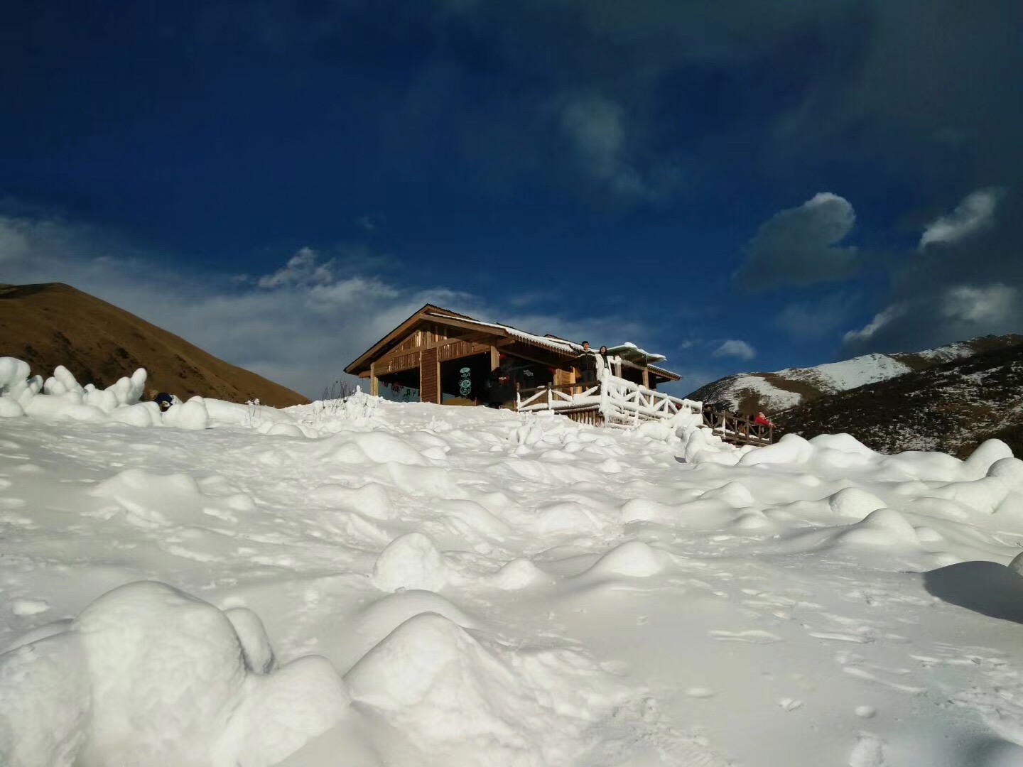 去哪里看雪最好最便宜——探索經(jīng)濟實惠的賞雪勝地，探索性價比最高的賞雪勝地，去哪里看雪最好又最便宜？