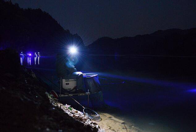 三大公認(rèn)最好的夜釣燈，探索夜間垂釣的神秘之光，三大夜間垂釣神器，夜釣燈探索神秘之光