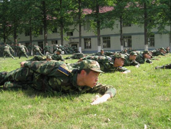 國防生與軍校生待遇比較，孰優(yōu)孰劣？，國防生與軍校生待遇對(duì)比，孰優(yōu)孰劣解析